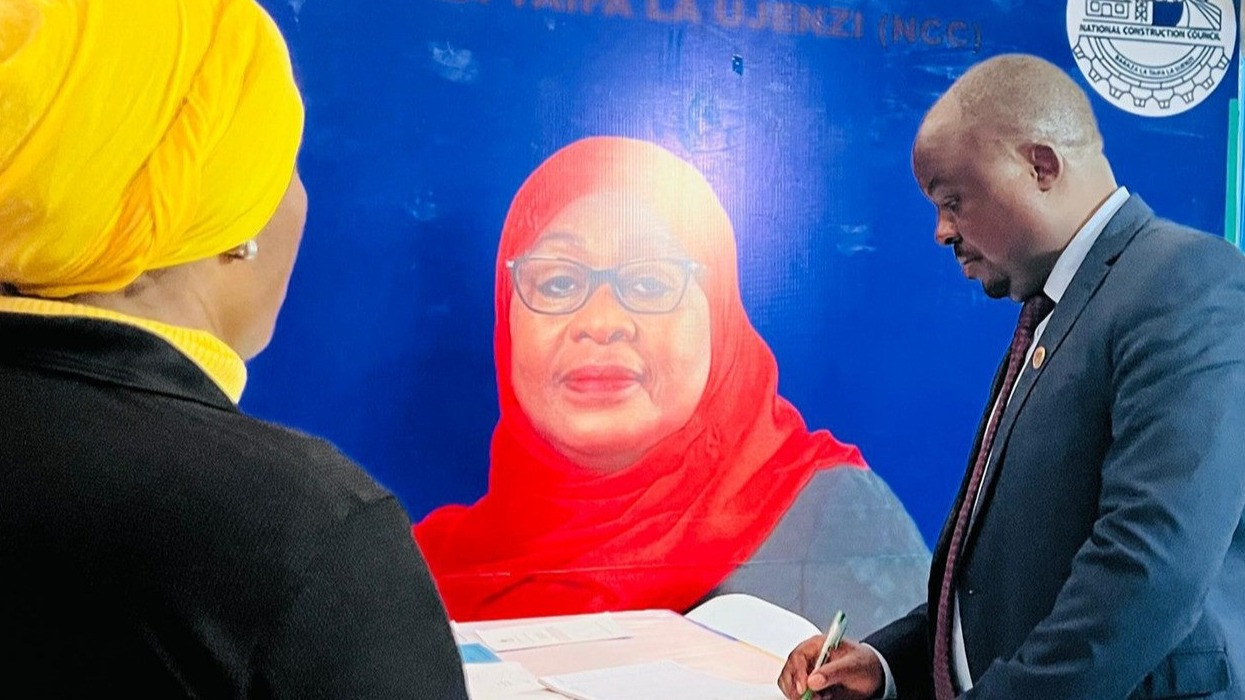 NAIBU WAZIRI UTUMISHI ATEMBELEA BANDA LA NCC. APONGEZA MCHANGO WA NCC  KATIKA KUKUZA SEKTA YA UJENZI.